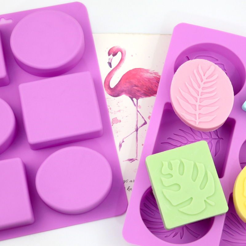 Okrągła i kwadratowa forma sil – Soap Making Book For Beginners recenzja i cena